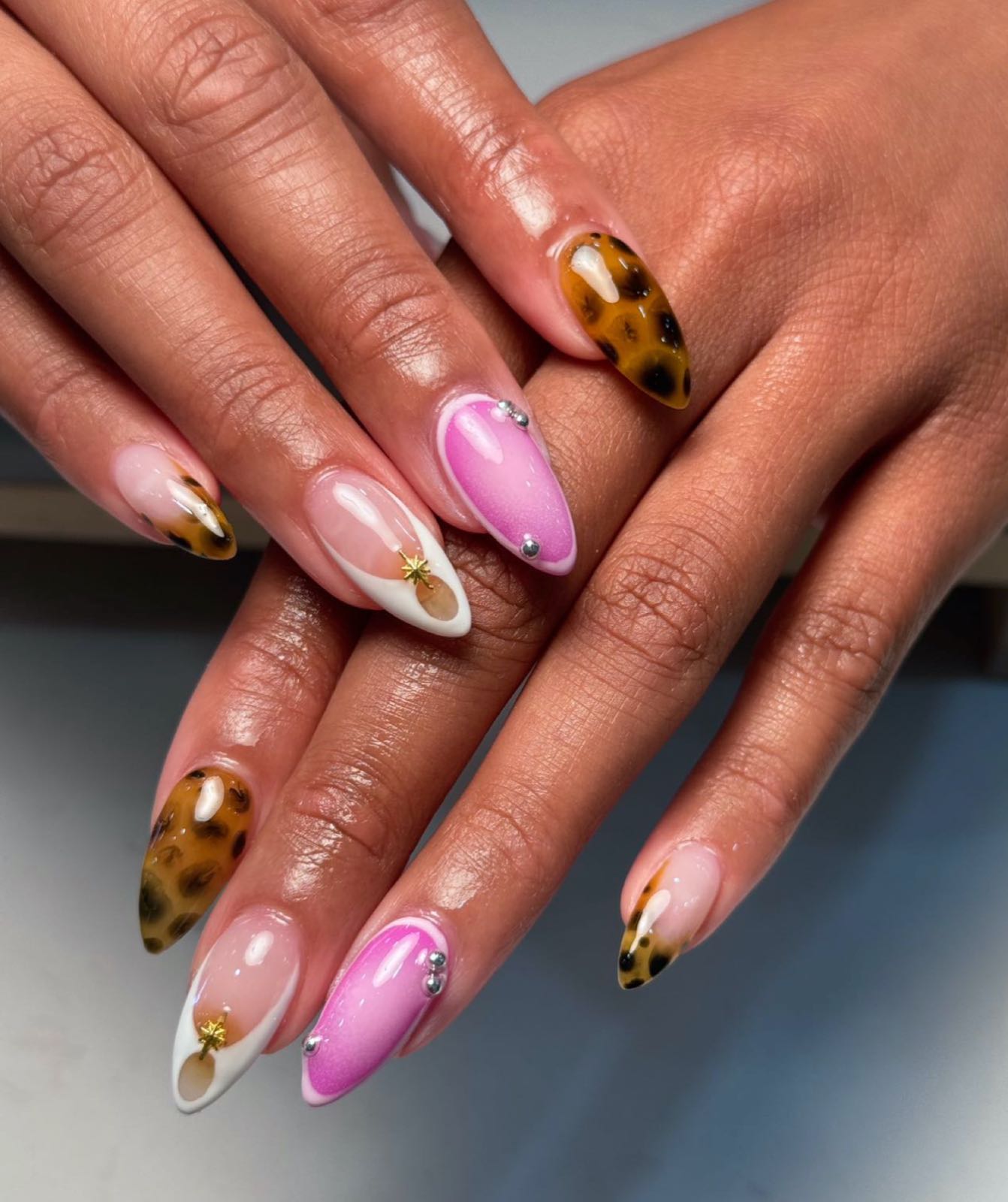 Almond set in tortoiseshell, pink cat eye and milky French
